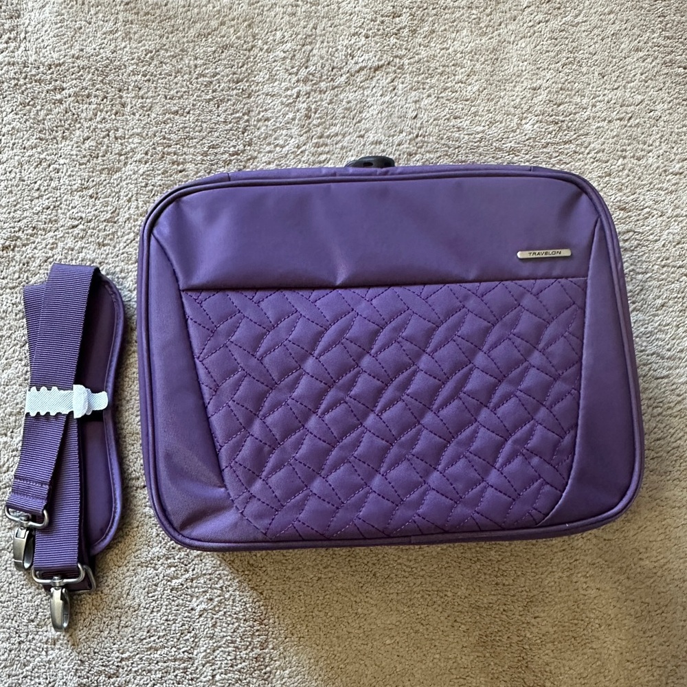 Travelon Toiletry Bag in Purple. With Quilted exterior.